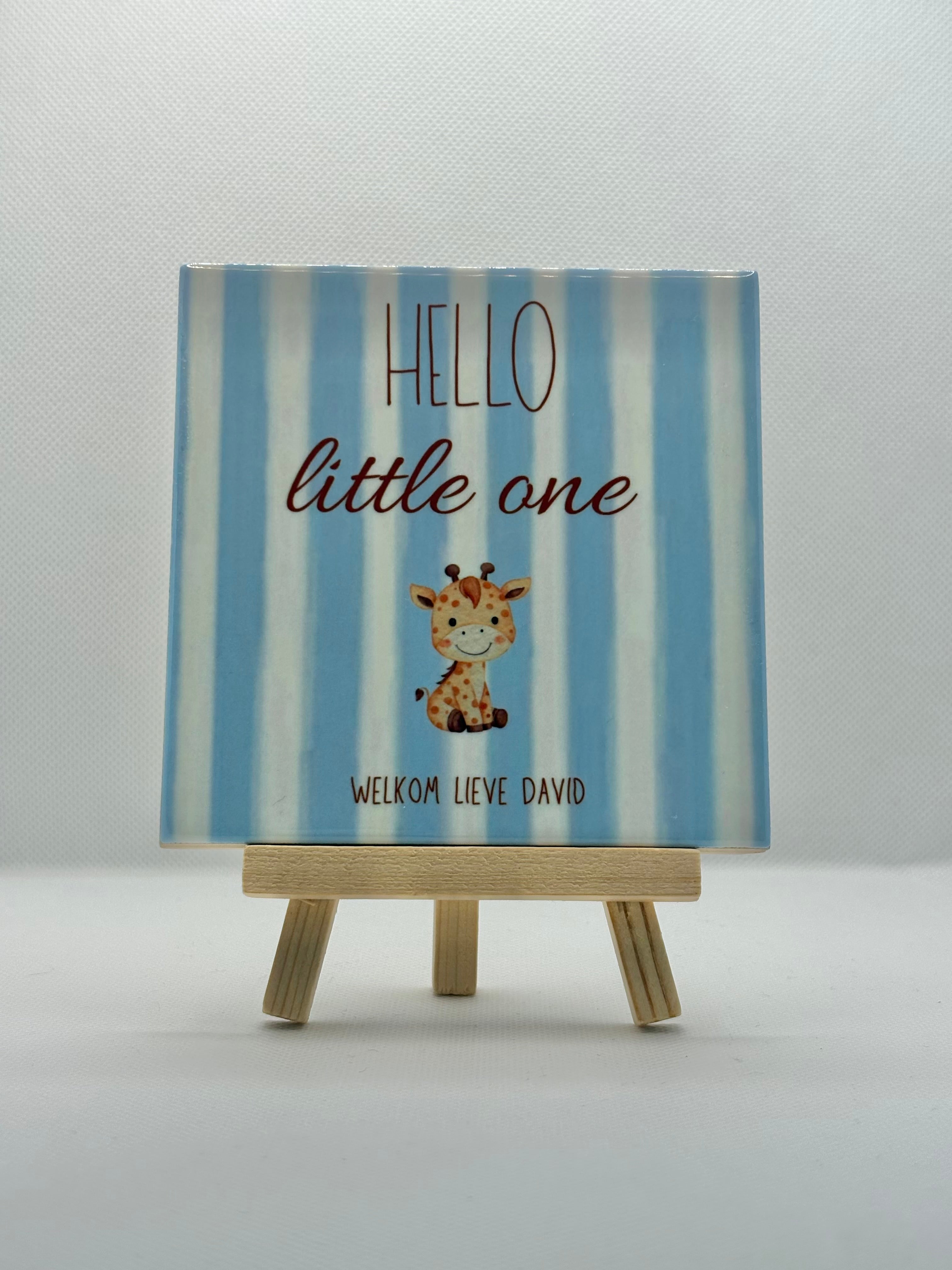 Tegeltje hello little one naam