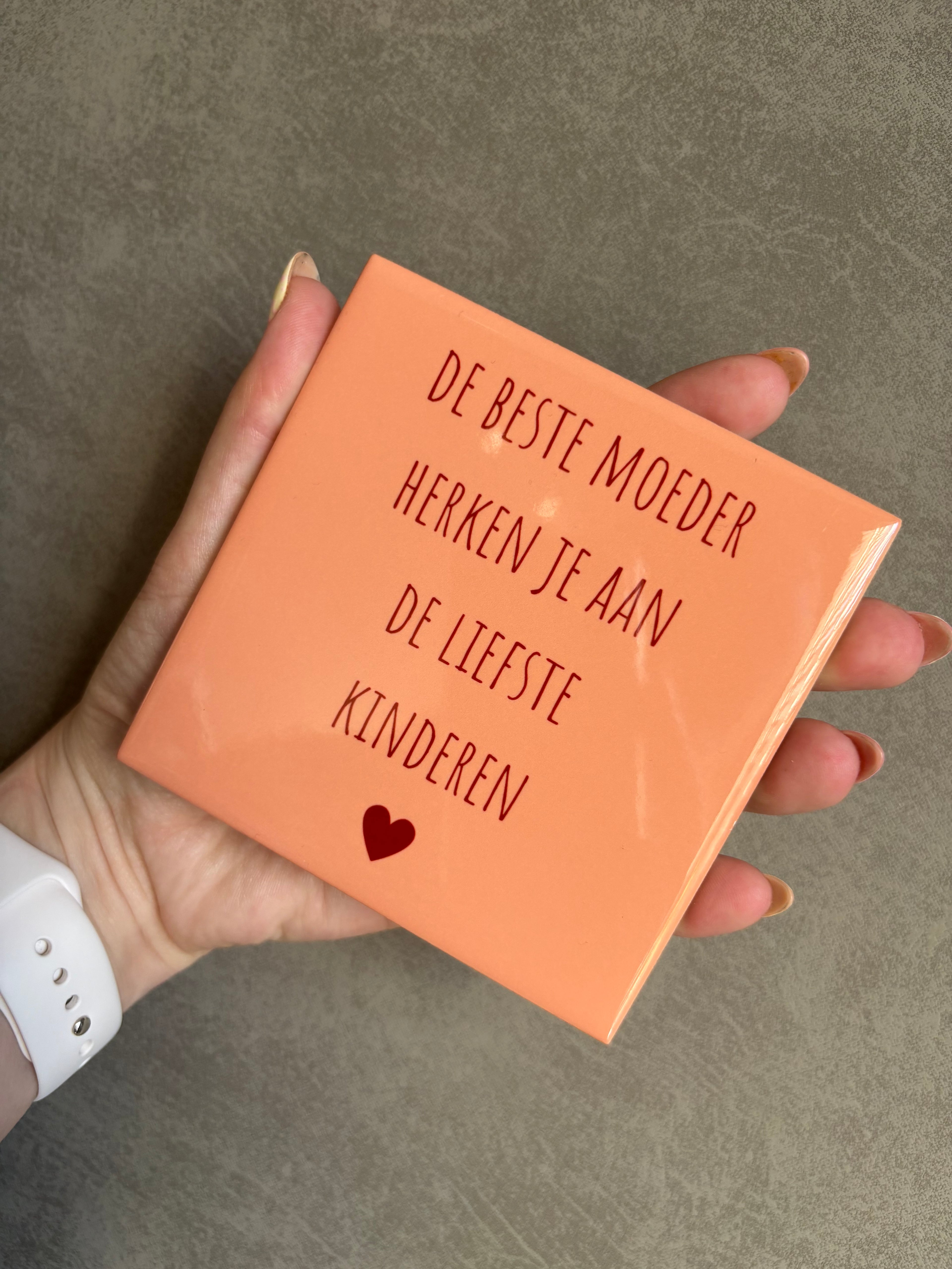 Tegeltje de beste moeder herken je aan de liefste kinderen.