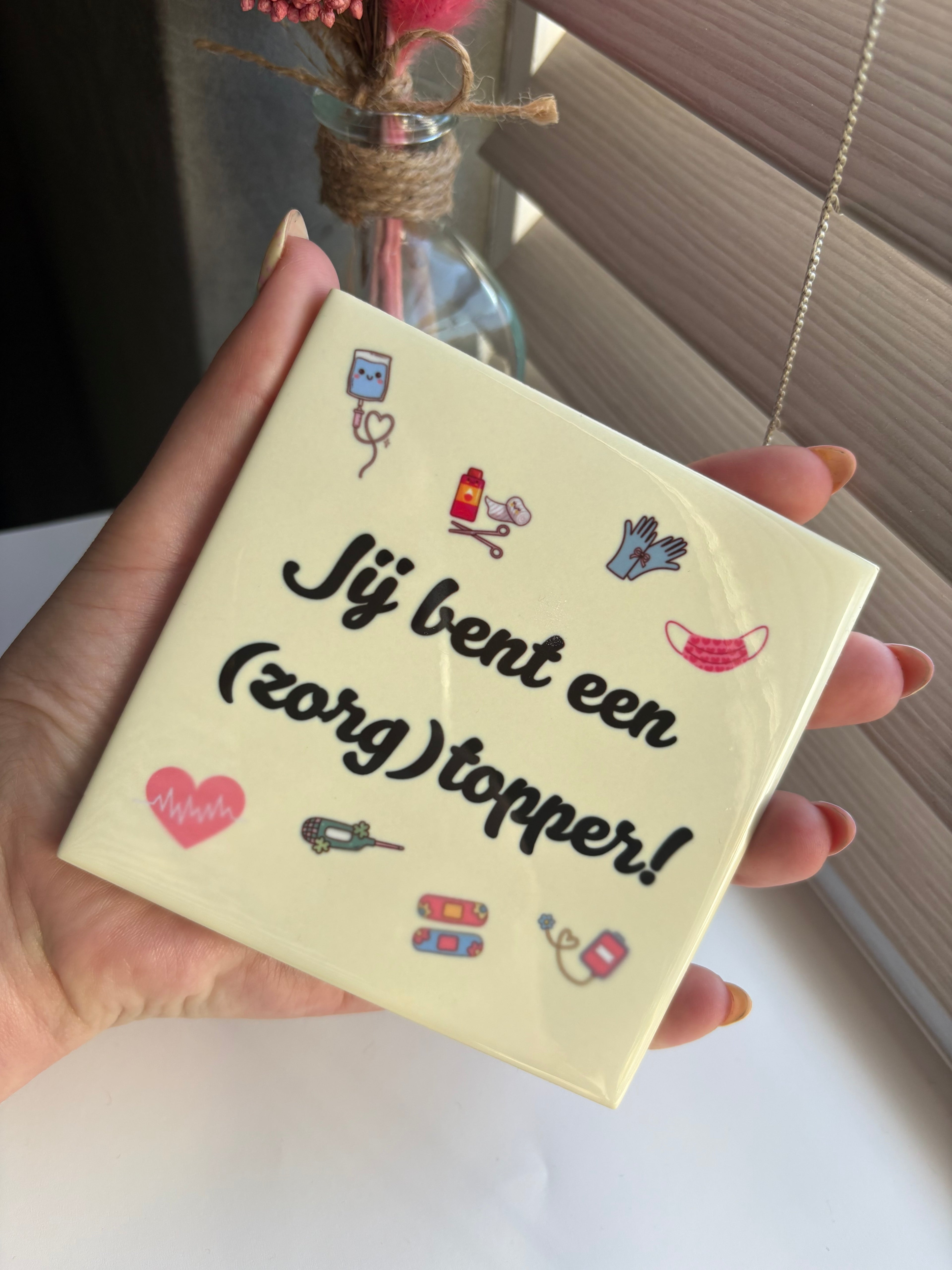 Tegeltje jij bent een (zorg)topper! licht geel