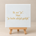 Tegeltje ik zei “ja”. Niet “je hebt altijd gelijk”