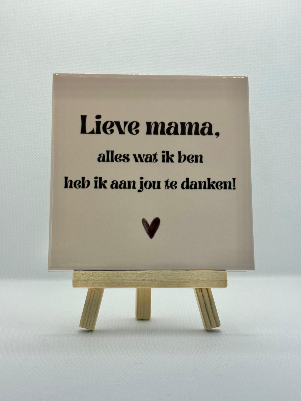 Tegeltje lieve mama, alles wat ik ben heb ik aan jou te danken! (beige tegel en bruine letters)