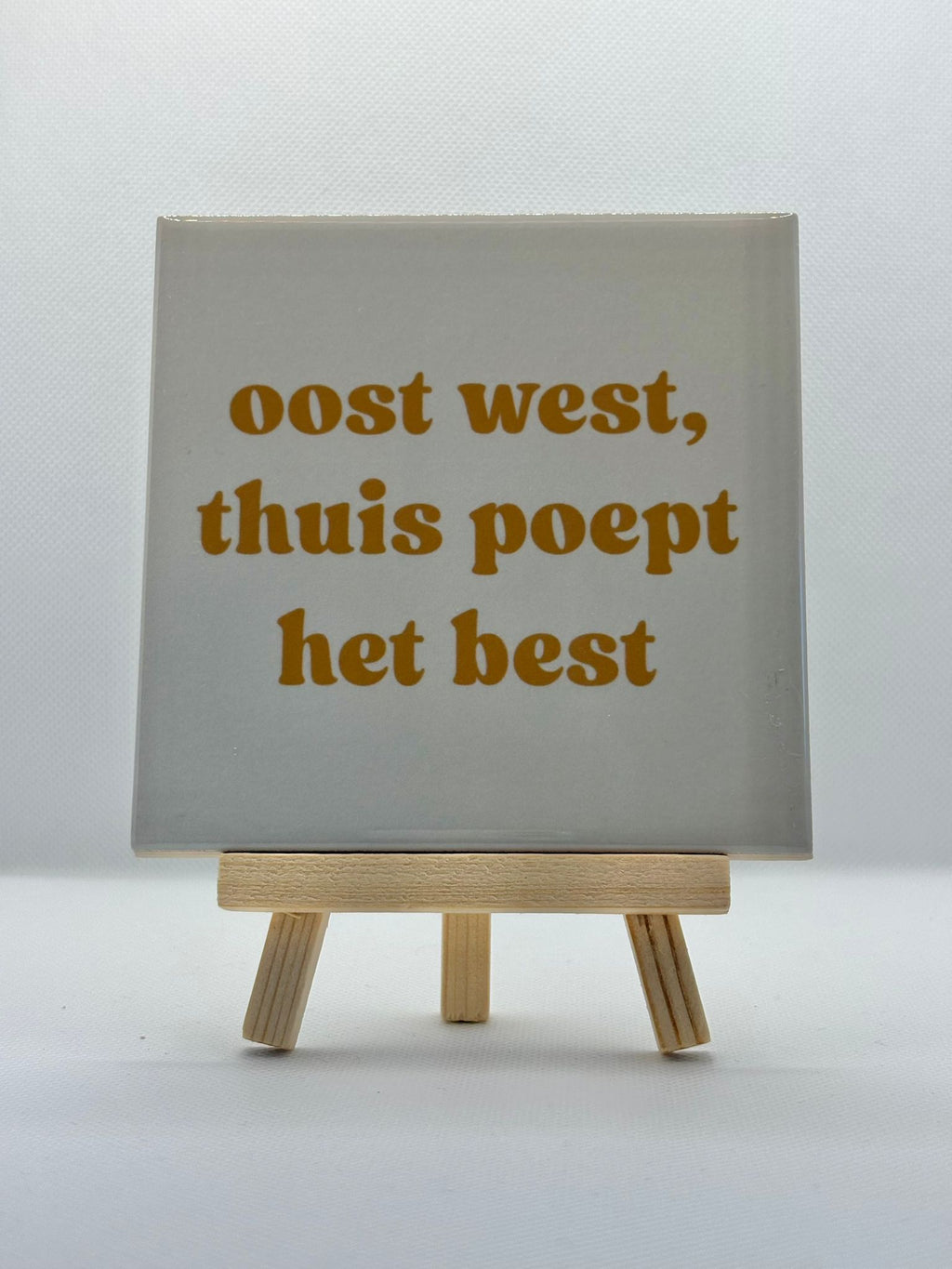 Tegeltje oost west, thuis poept het best (wit/goud)
